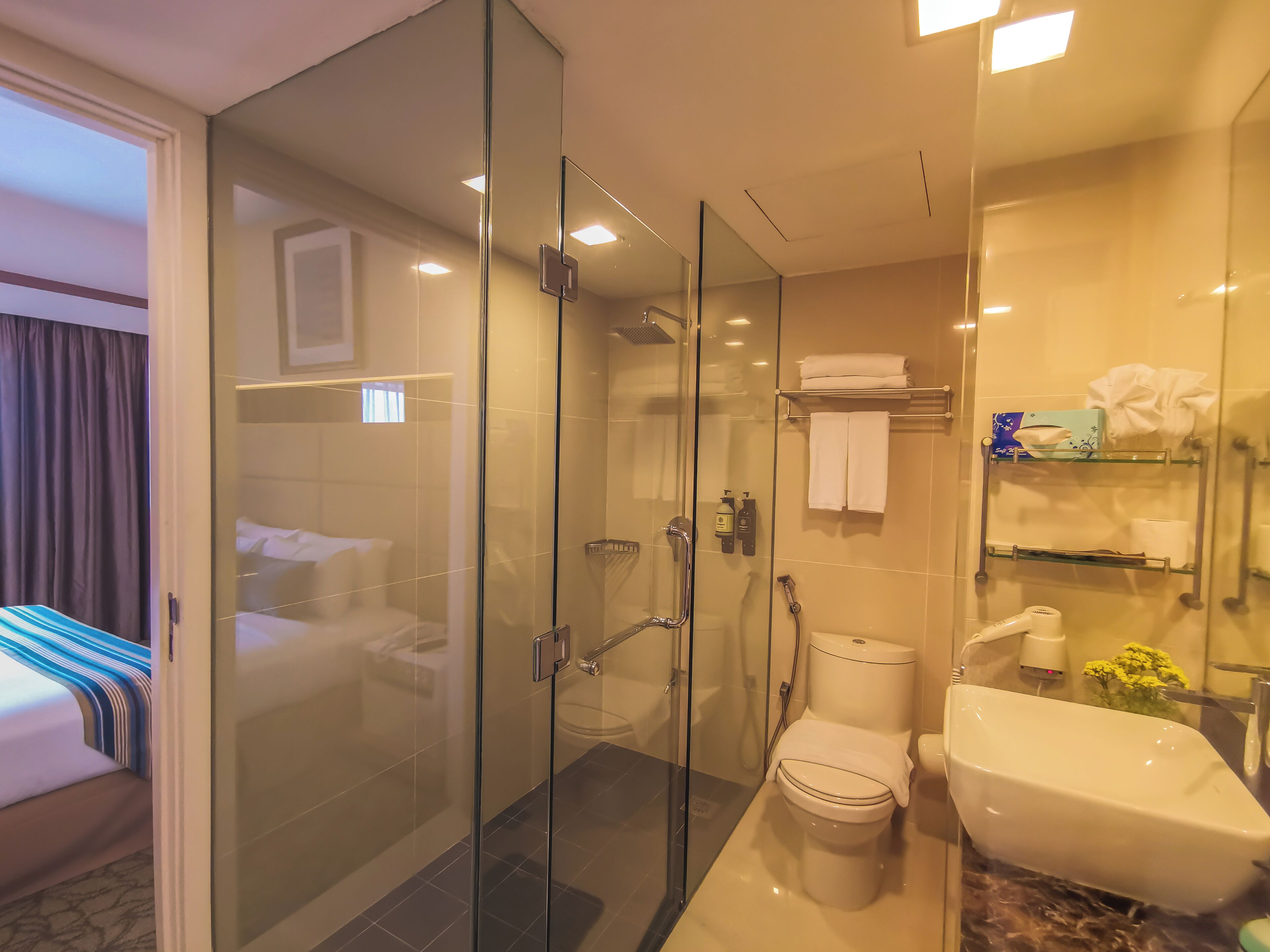 Royal Suite, Non Smoking | Bathroom | Shower, free toiletries, hair dryer, bidet