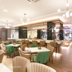 Breakfast, lunch and dinner served - Golden City Rayong (Rayong)