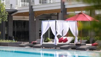 Outdoor pool, pool loungers