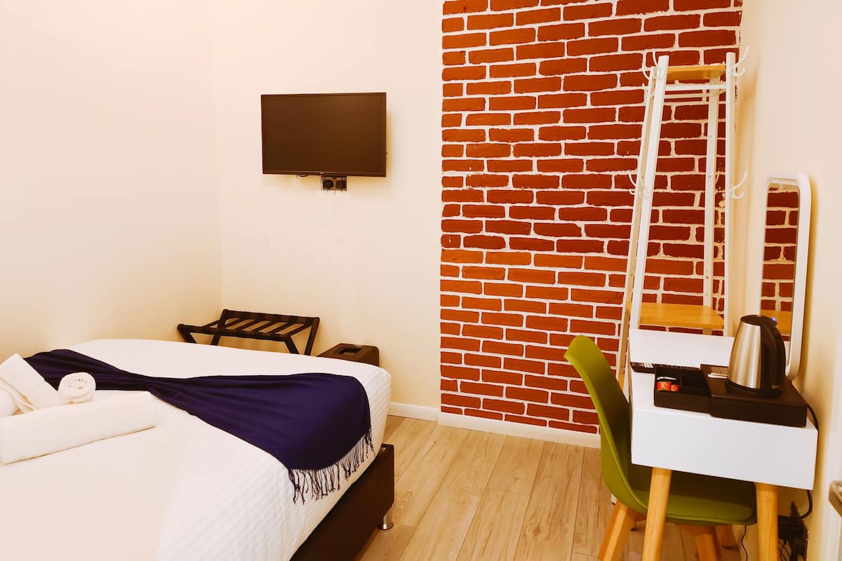 Standard Double Room, Ensuite (Ground Floor No Window) | Room amenity