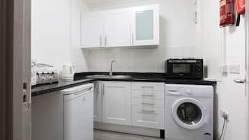 Superior Triple Room, Private Bathroom (Triple Studio) | Shared kitchen