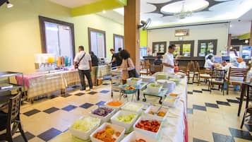 Frokostbuffé hver dag (THB 150 per person)