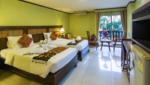 A hotel room with two beds, a balcony, a TV, and a minibar. - Phuphaya Resort Pattaya (Pattaya)