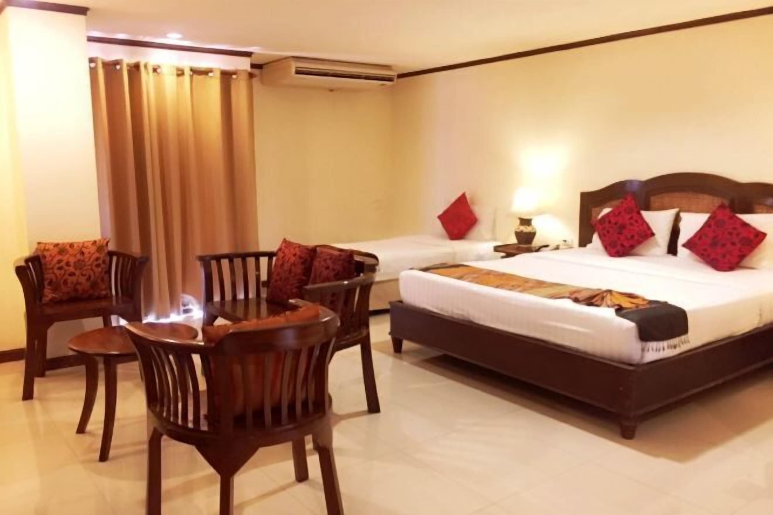 In-room safe, rollaway beds, free WiFi