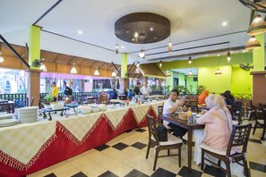 Daily buffet breakfast (THB 150 per person) - Phuphaya Resort Pattaya (Pattaya)