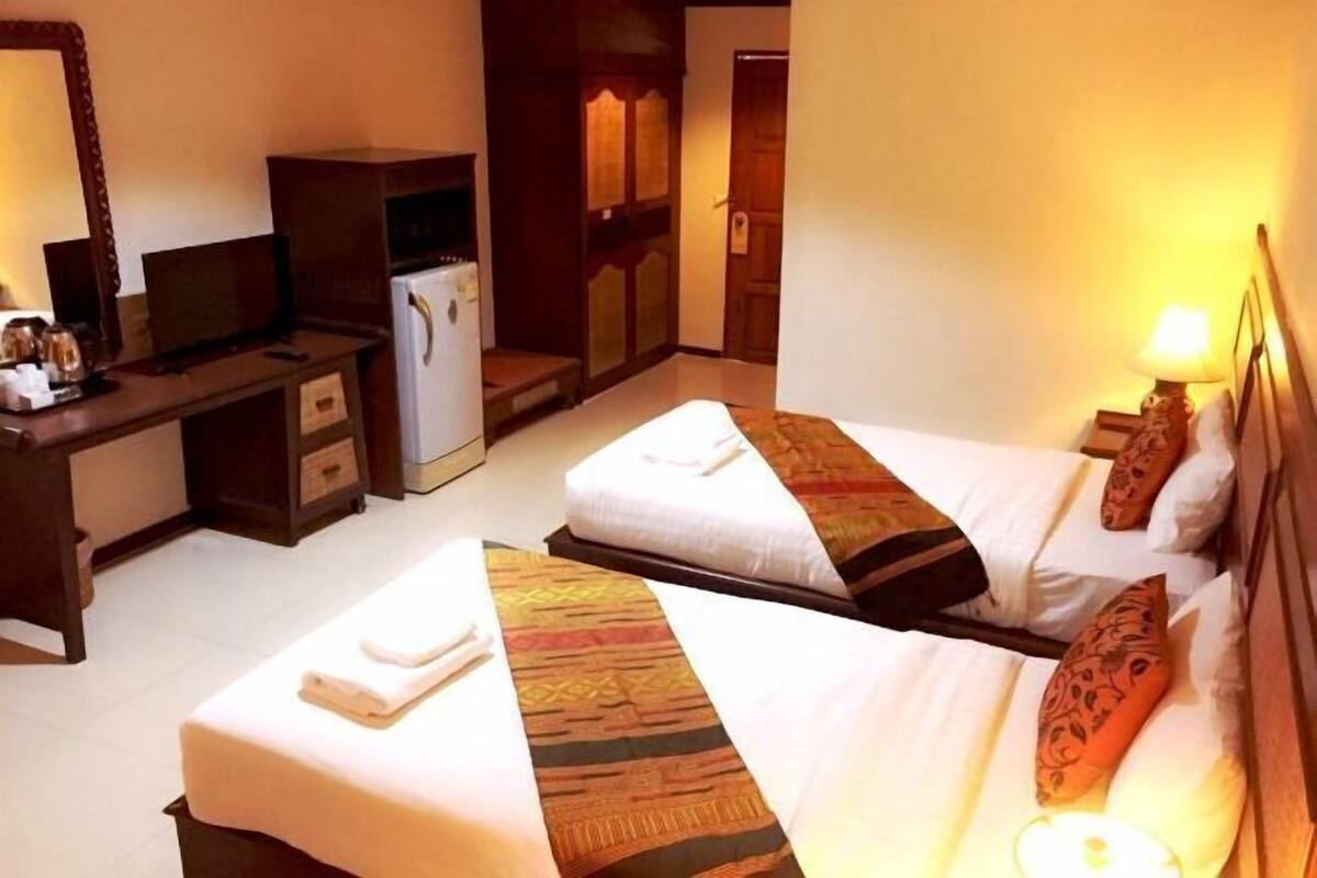 In-room safe, rollaway beds (surcharge), WiFi (free)