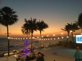 3 bars/lounges, 2 beach bars, poolside bar