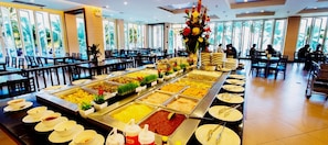 Daily buffet breakfast (THB 300 per person)