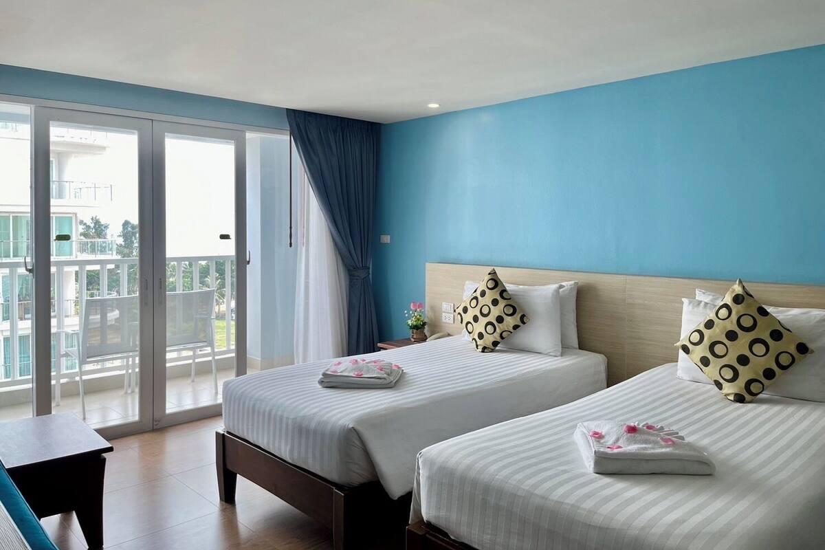 ห้องดีลักซ์ทวิน, วิวทะเล | ผ้าปูที่นอนฝ้ายอียิปต์, เครื่องนอนระดับพรีเมียม, ผ้านวมขนเป็ด