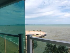 Executive Beach Front Ocean View | Terrace/patio