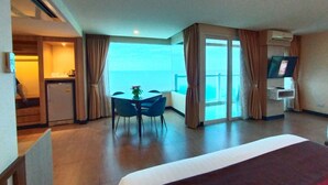 Executive Beach Front Ocean View | 이집트산 면 시트, 고급 침구, 오리/거위털 이불, 필로우탑 침대
