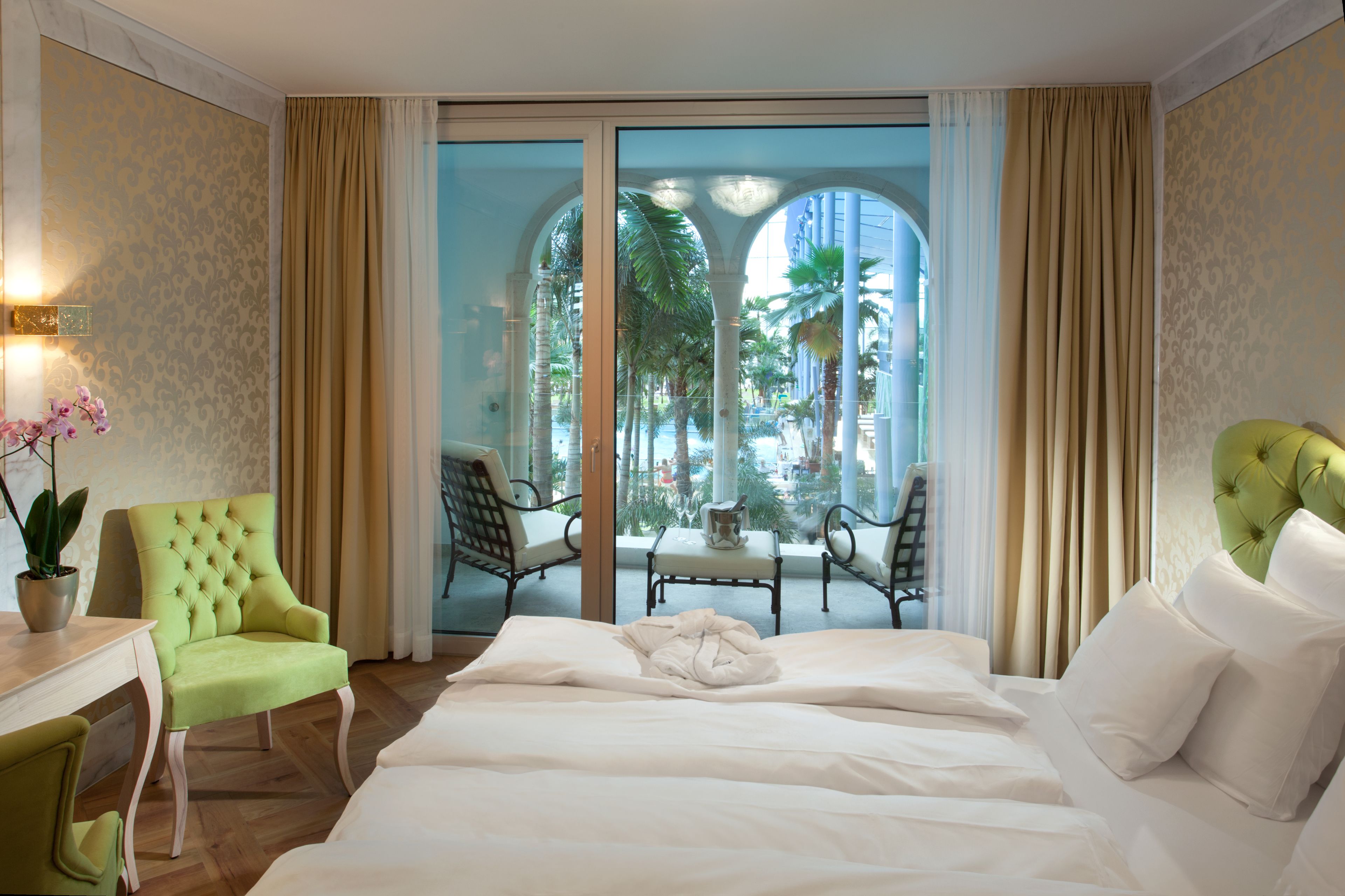 premium bedding, down duvets, in-room safe, desk