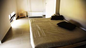 Desk, soundproofing, rollaway beds, free WiFi