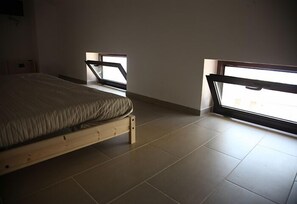 Desk, soundproofing, rollaway beds, free WiFi - Il miglio in più (Tusa)