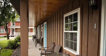 Blue Hill Lodge