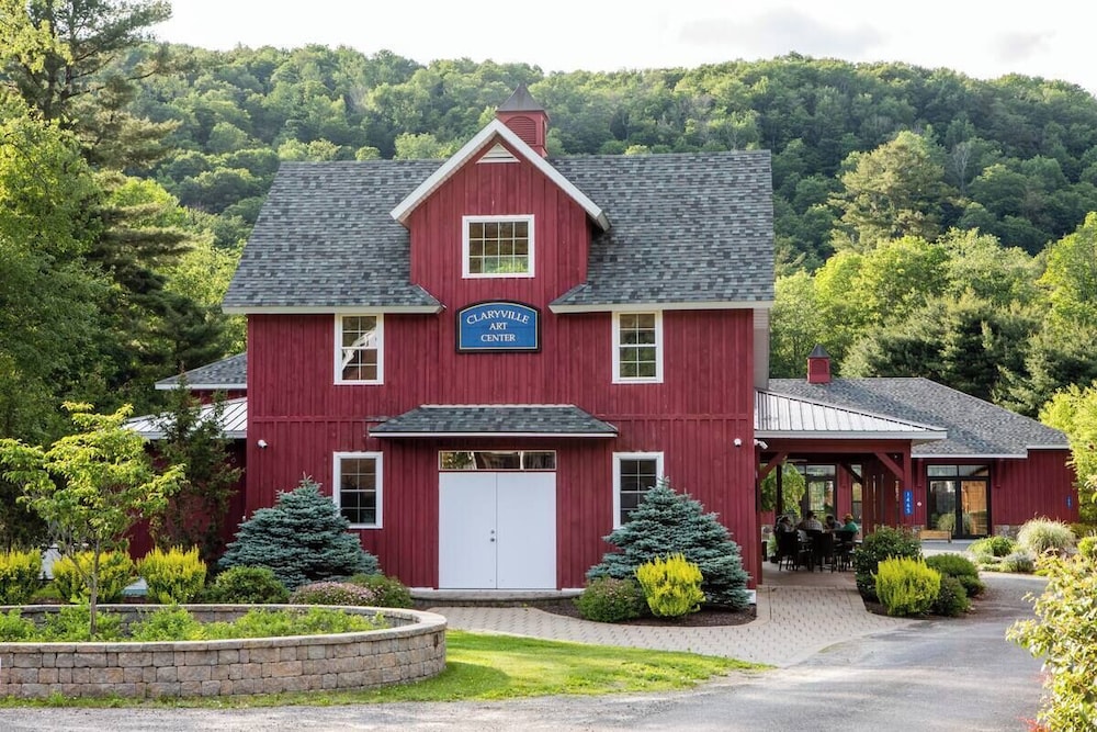 Blue Hill Lodge & Rental Properties by null