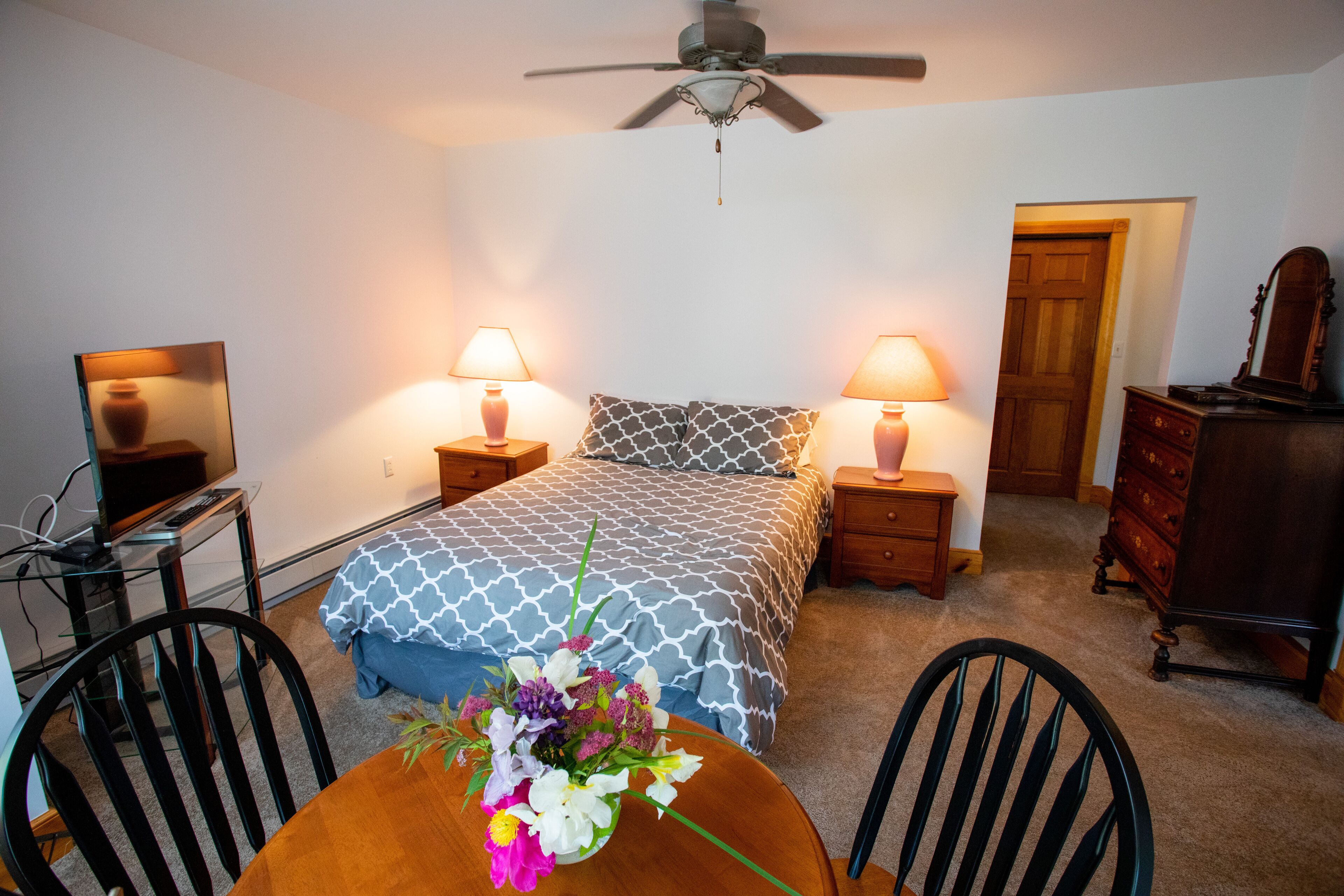 House at 1463 | Free WiFi, bed sheets