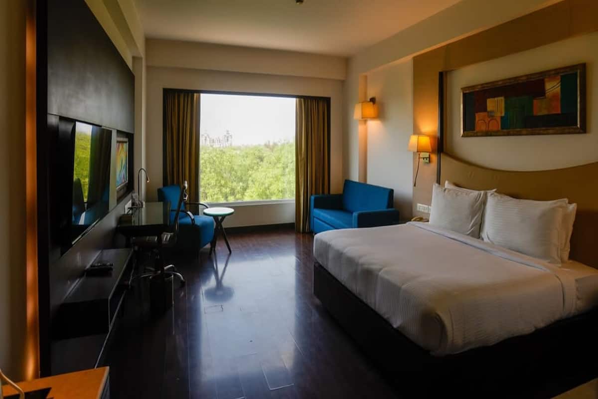 Deluxe-huone | Untuvapeitot, memory foam -patjalliset sängyt, minibaari