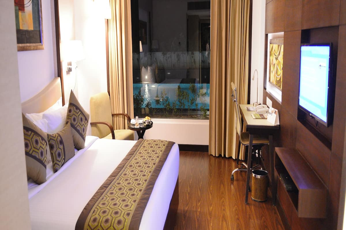 Superior-huone | Untuvapeitot, memory foam -patjalliset sängyt, minibaari