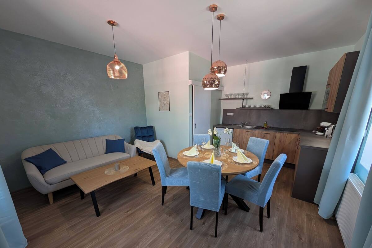 Basic Suite, 2 Bedrooms | Living area
