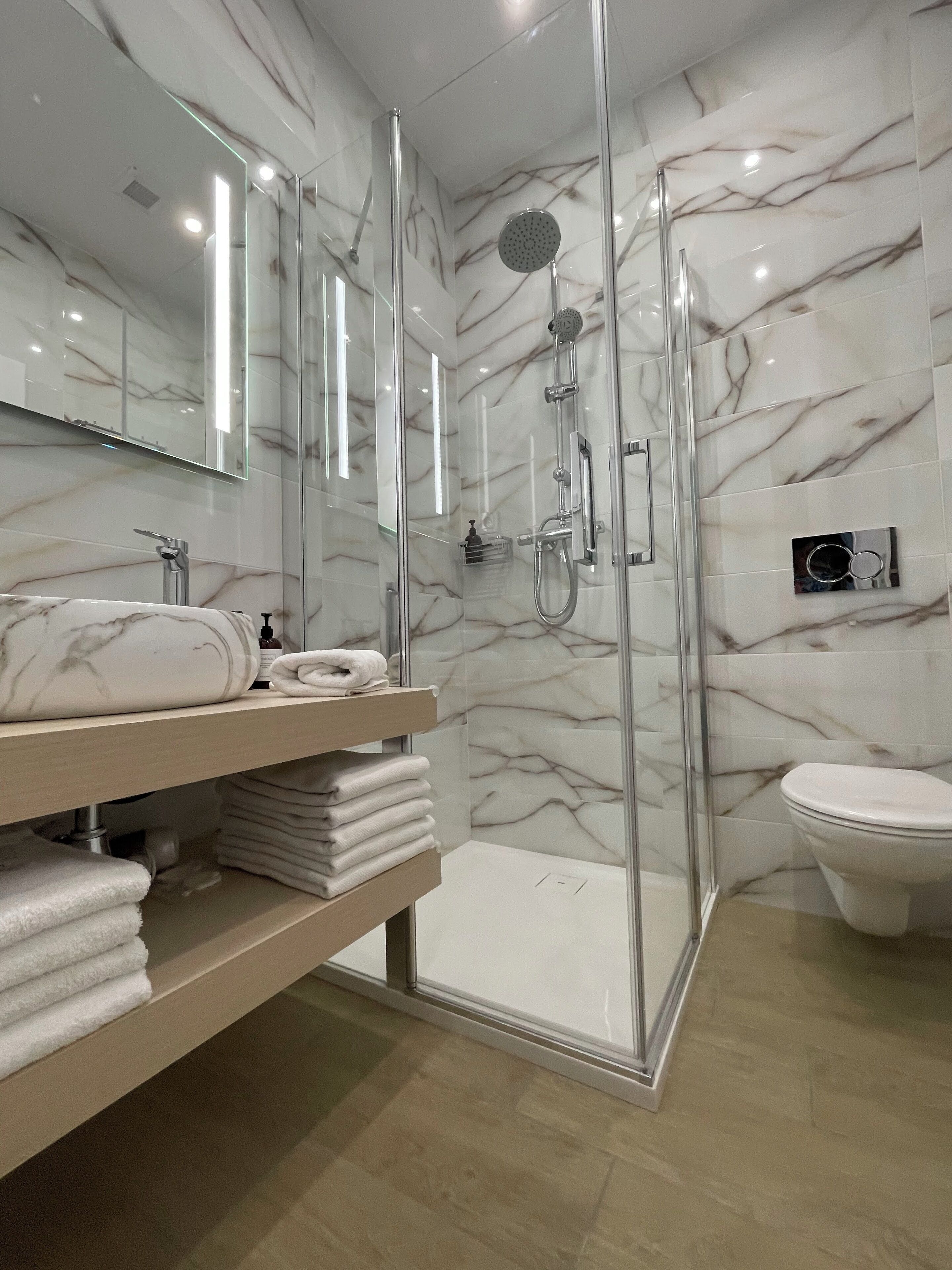 basic suite, 2 bedrooms | bathroom | free toiletries, hair dryer, towels, soap