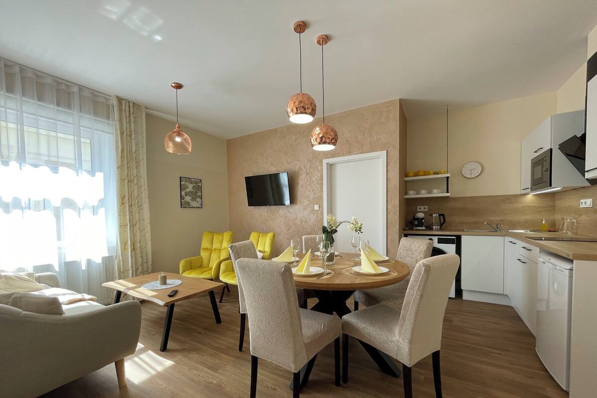 Suite, 2 Bedrooms (3) | Living area