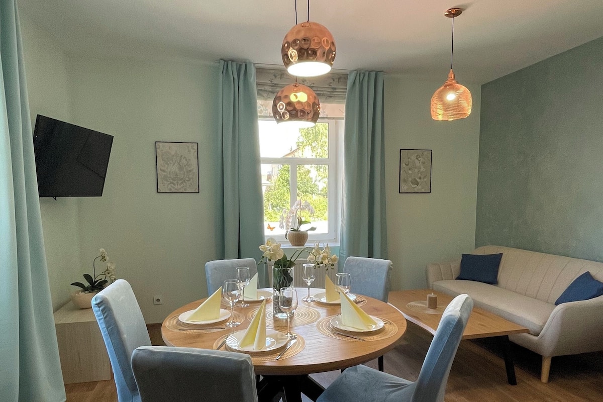 Basic Suite, 2 Bedrooms | Private kitchen
