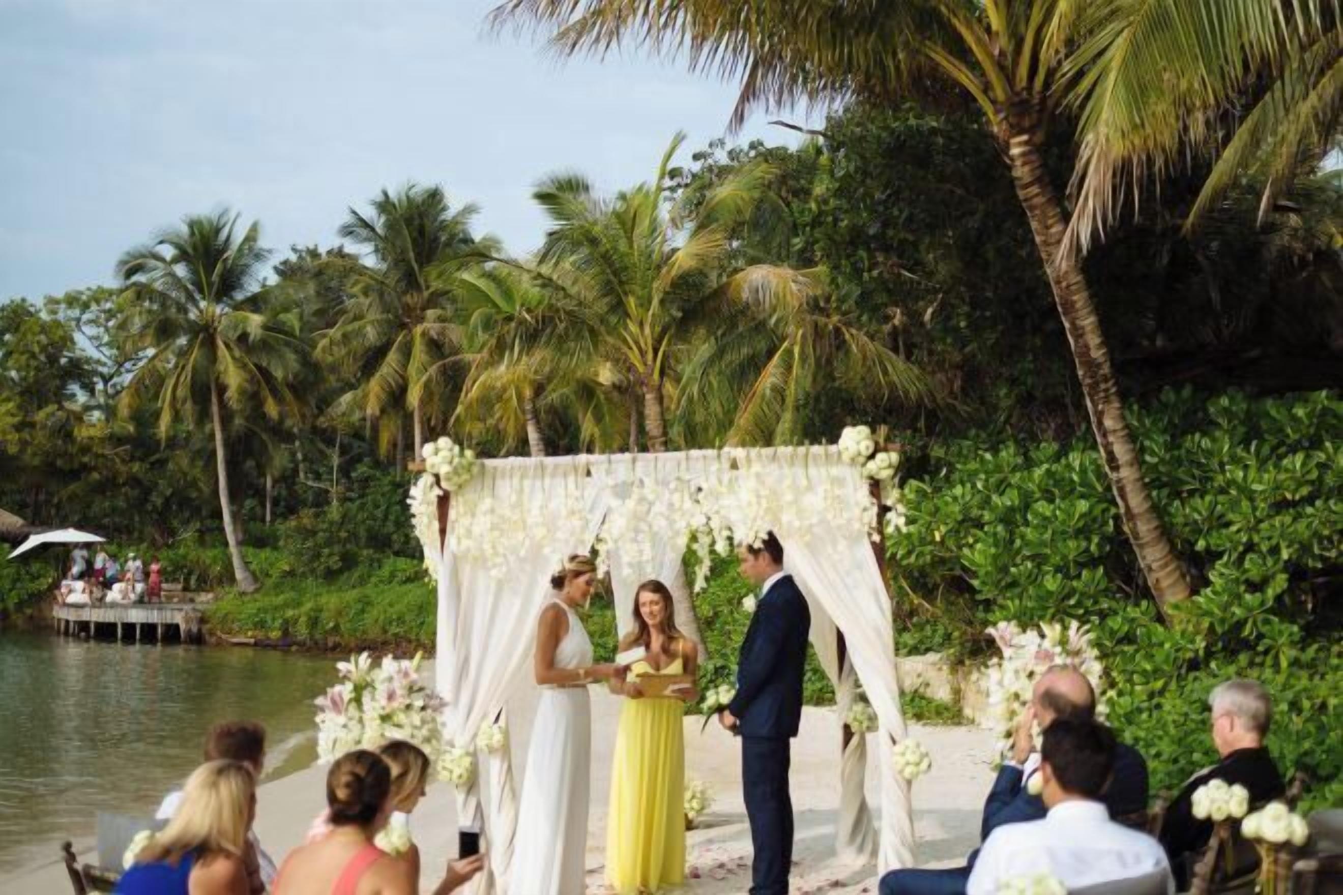 زفاف داخل الفندق