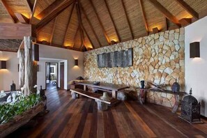 Internet, alarm clocks - SONG SAA PRIVATE ISLAND (Koh Ouen)