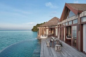 Internet, alarm clocks - SONG SAA PRIVATE ISLAND (Koh Ouen)