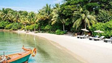 Private beach nearby, beach towels, snorkelling, waterskiing