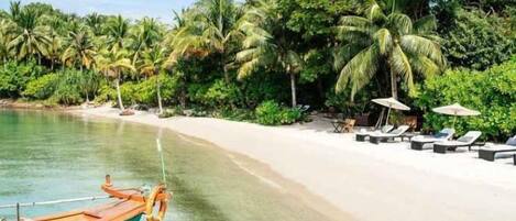Private beach nearby, beach towels, snorkeling, water skiing