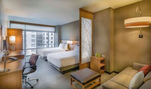 In-room safe, desk, laptop workspace, iron/ironing board - Hyatt Place Washington DC/White House (Washington)