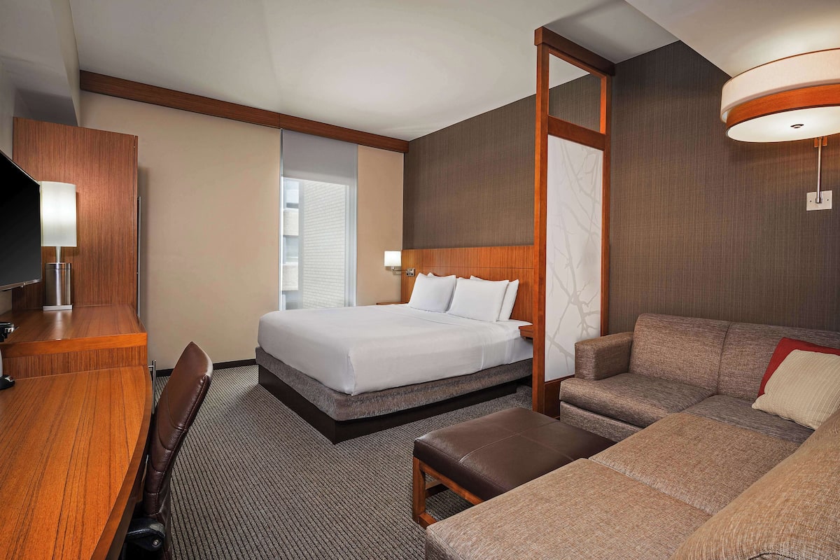 In-room safe, desk, laptop workspace, iron/ironing board