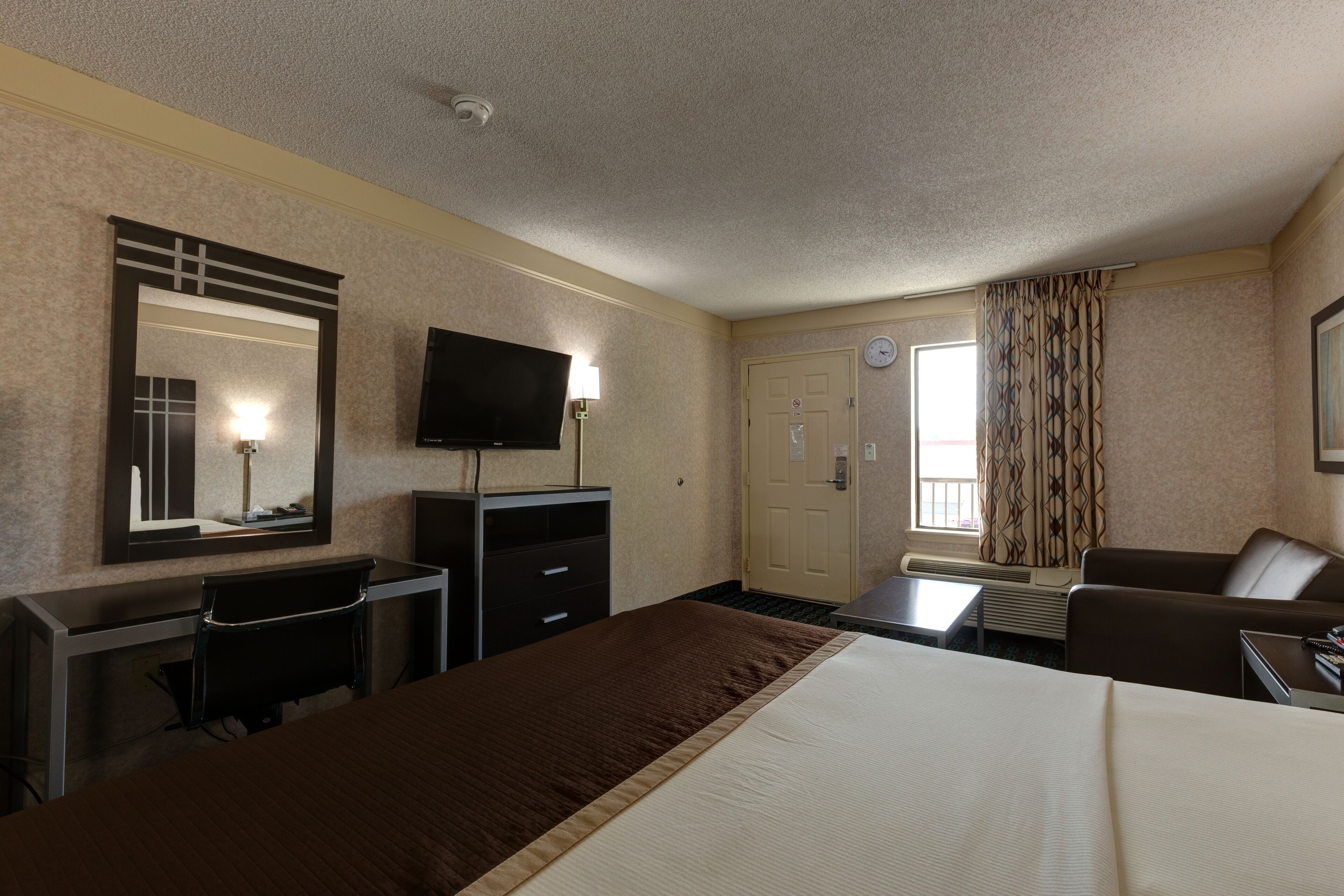 Standard Room, 1 King Bed, Non Smoking | Premium bedding, pillow-top beds, desk, free WiFi