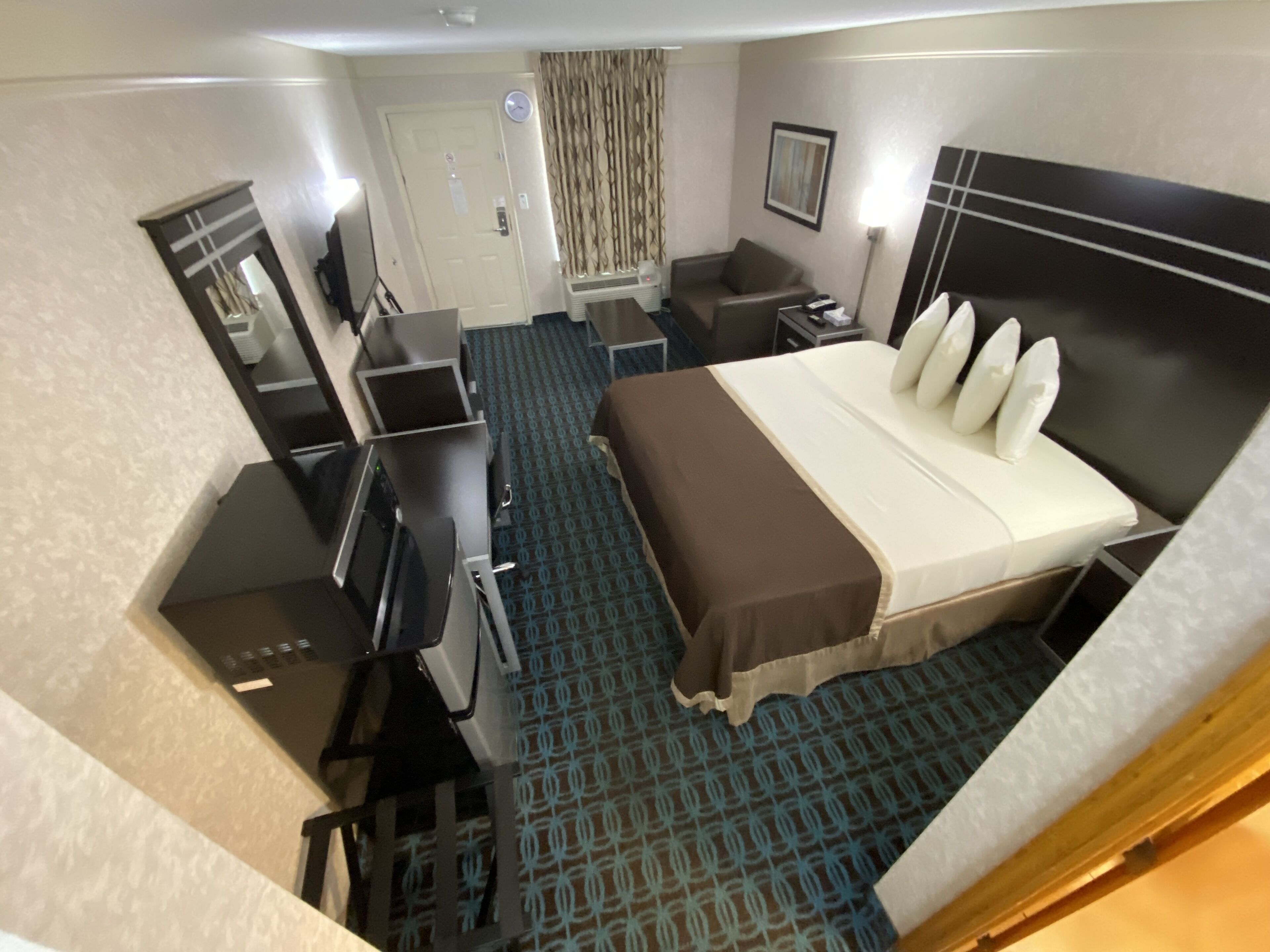 ห้องสแตนดาร์ด, เตียงคิงไซส์ 1 เตียง, ปลอดบุหรี่ | เครื่องนอนระดับพรีเมียม, เตียงพร้อมฟูกเสริมที่นอน,   โต๊ะทำงาน