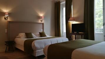 Premium bedding, individually decorated, individually furnished, desk