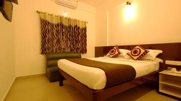 3 bedrooms, premium bedding, in-room safe, desk