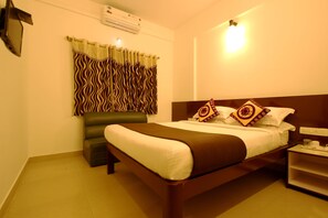 3 間臥室、高級寢具、客房內保險箱、書桌