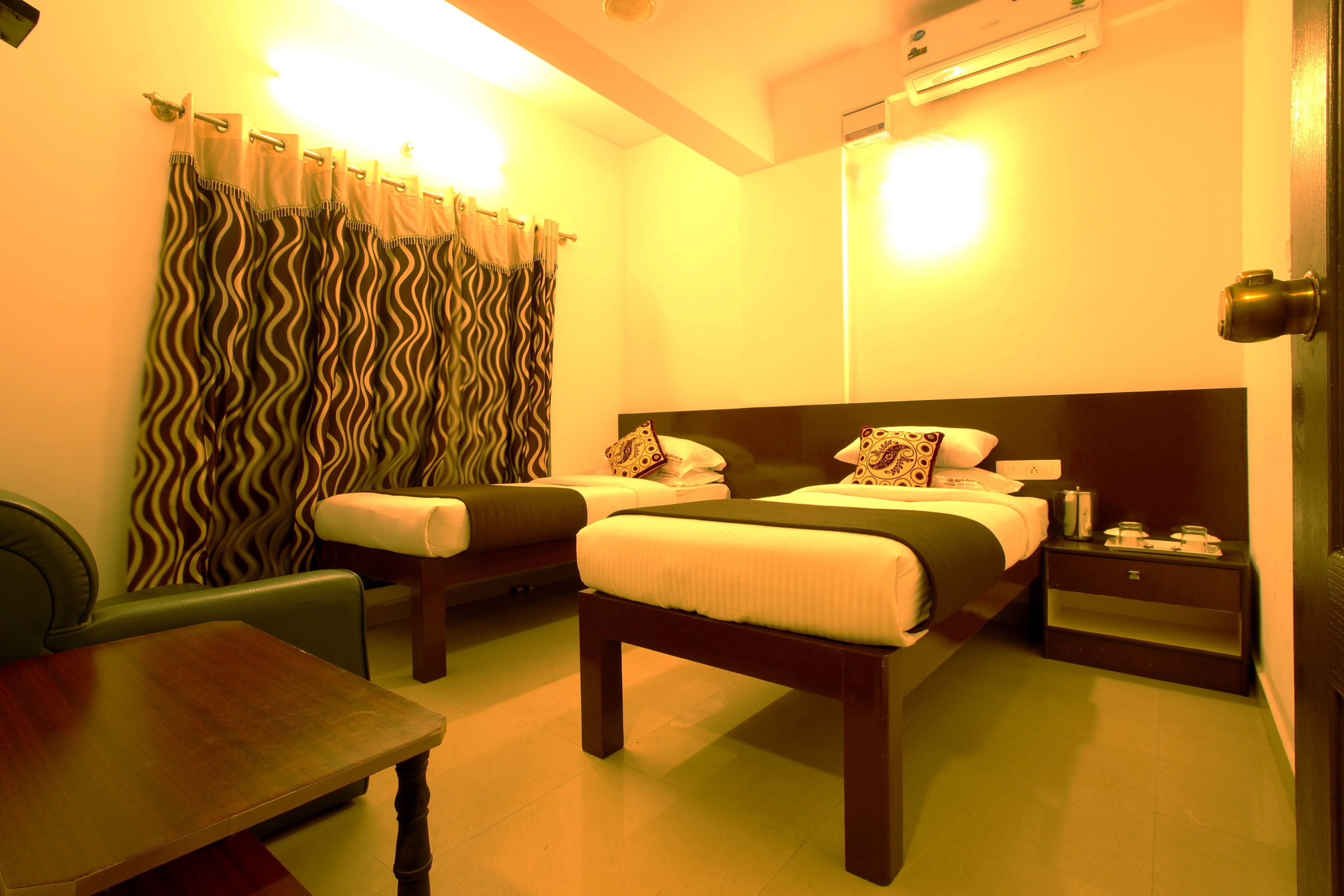 3 bedrooms, premium bedding, in-room safe, desk