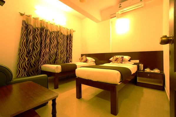 3 間臥室、高級寢具、客房內保險箱、書桌