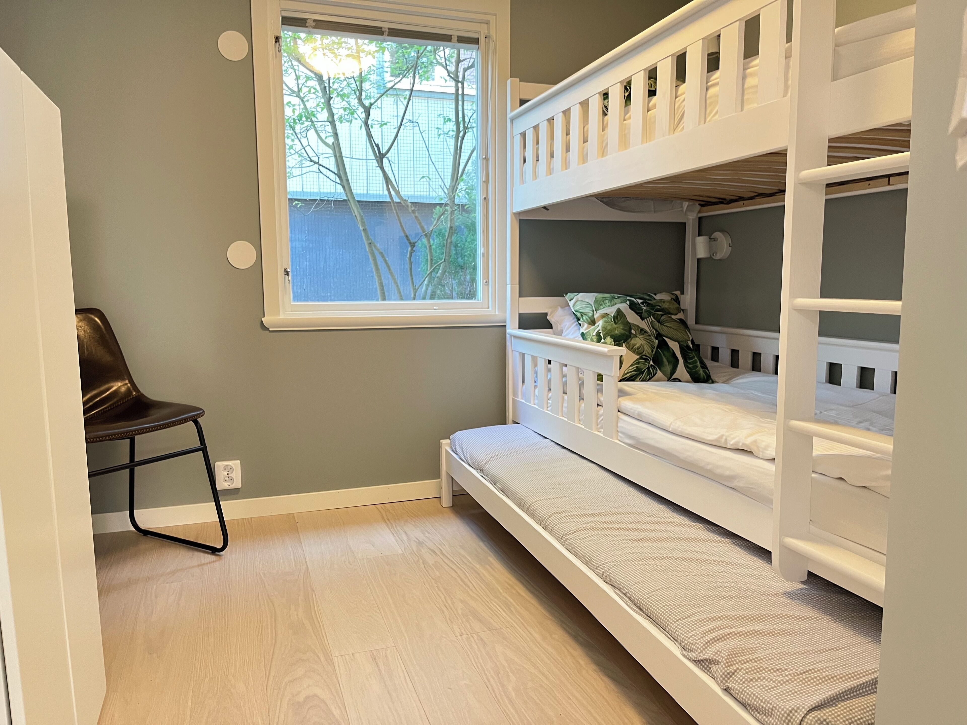 standard cabin | 1 bedroom, desk, blackout curtains, free wifi