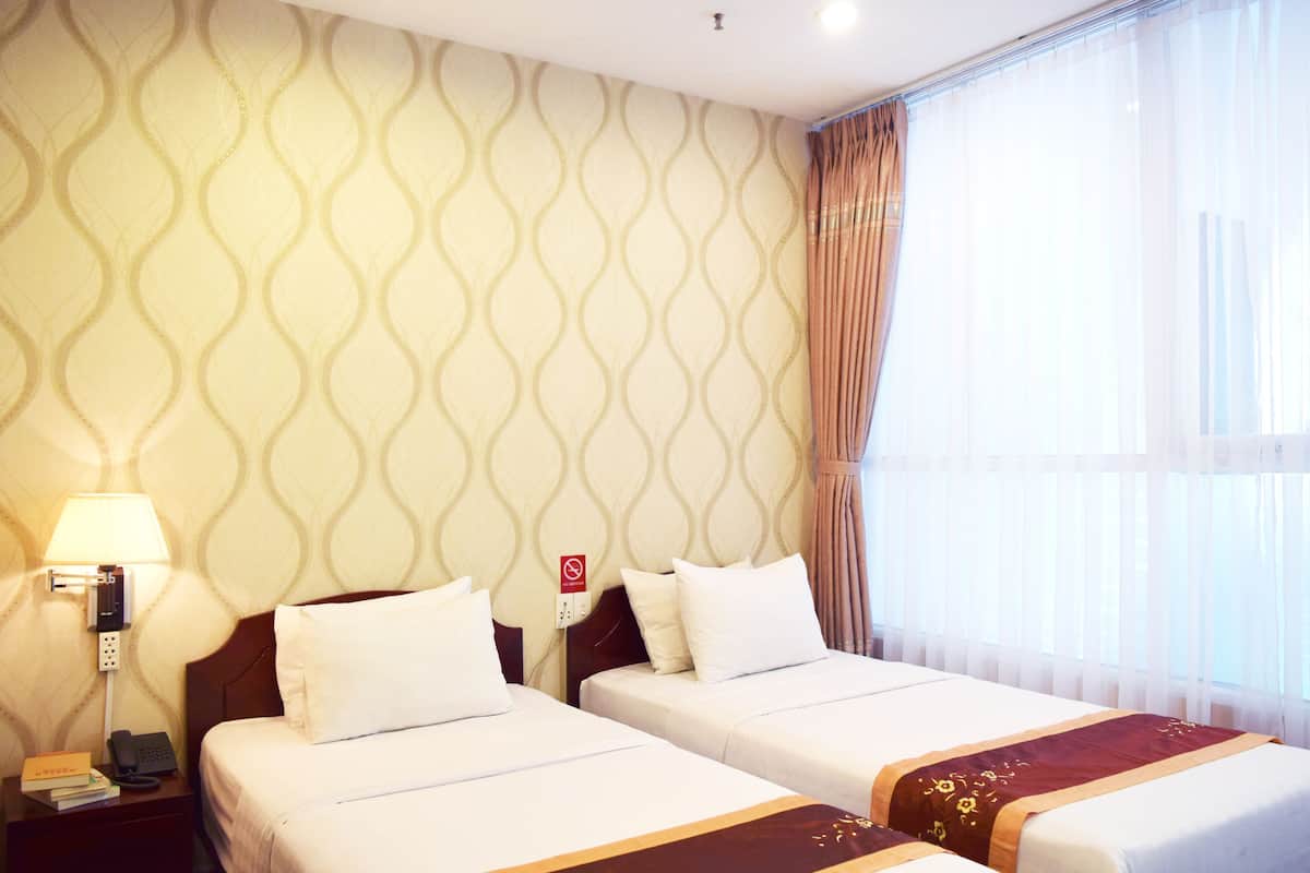 Deluxe Room, City View (Twin) | Minibar, in-room safe, desk, blackout drapes