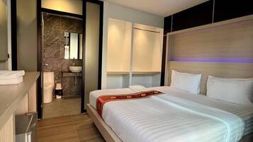 Standard building room | In-room safe, free WiFi, bed sheets