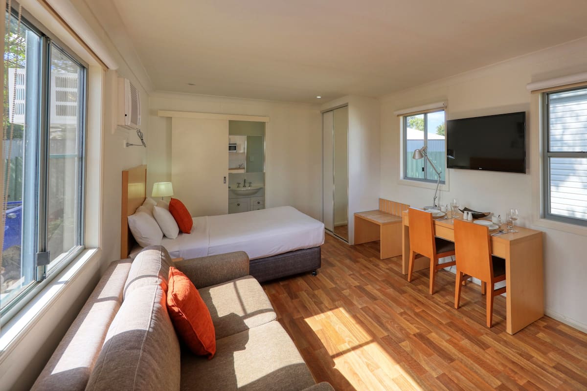 Corporate Villa with Kitchenette | 2 bedrooms, Egyptian cotton sheets, premium bedding, desk