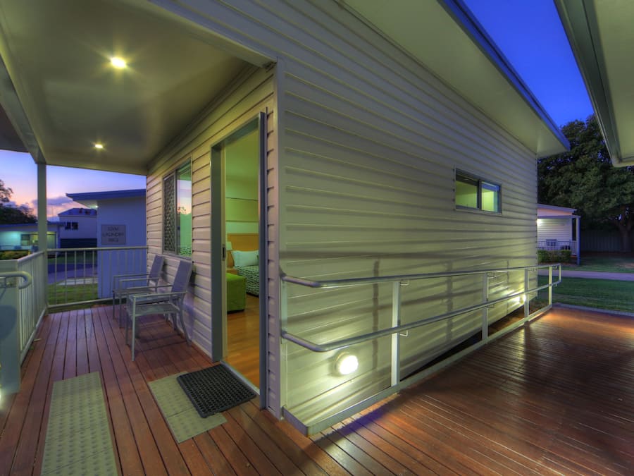 Easy Access/Twin Villa with Kitchenette