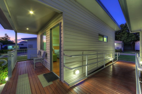 Easy Access/Twin Villa with Kitchenette | Egyptian cotton sheets, premium bedding, desk, soundproofing