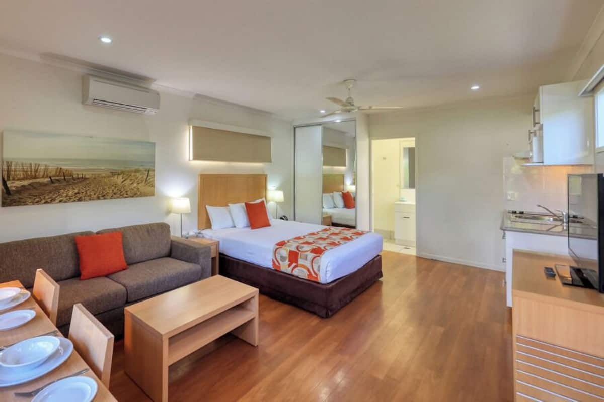 Executive Villa with Kitchenette | 2 bedrooms, Egyptian cotton sheets, premium bedding, desk