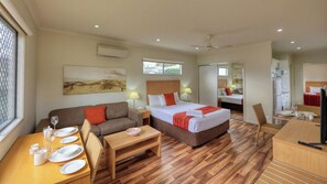 2 Bedroom Family Villa | Seprai katun Mesir, seprai premium, meja kerja, dan kedap suara