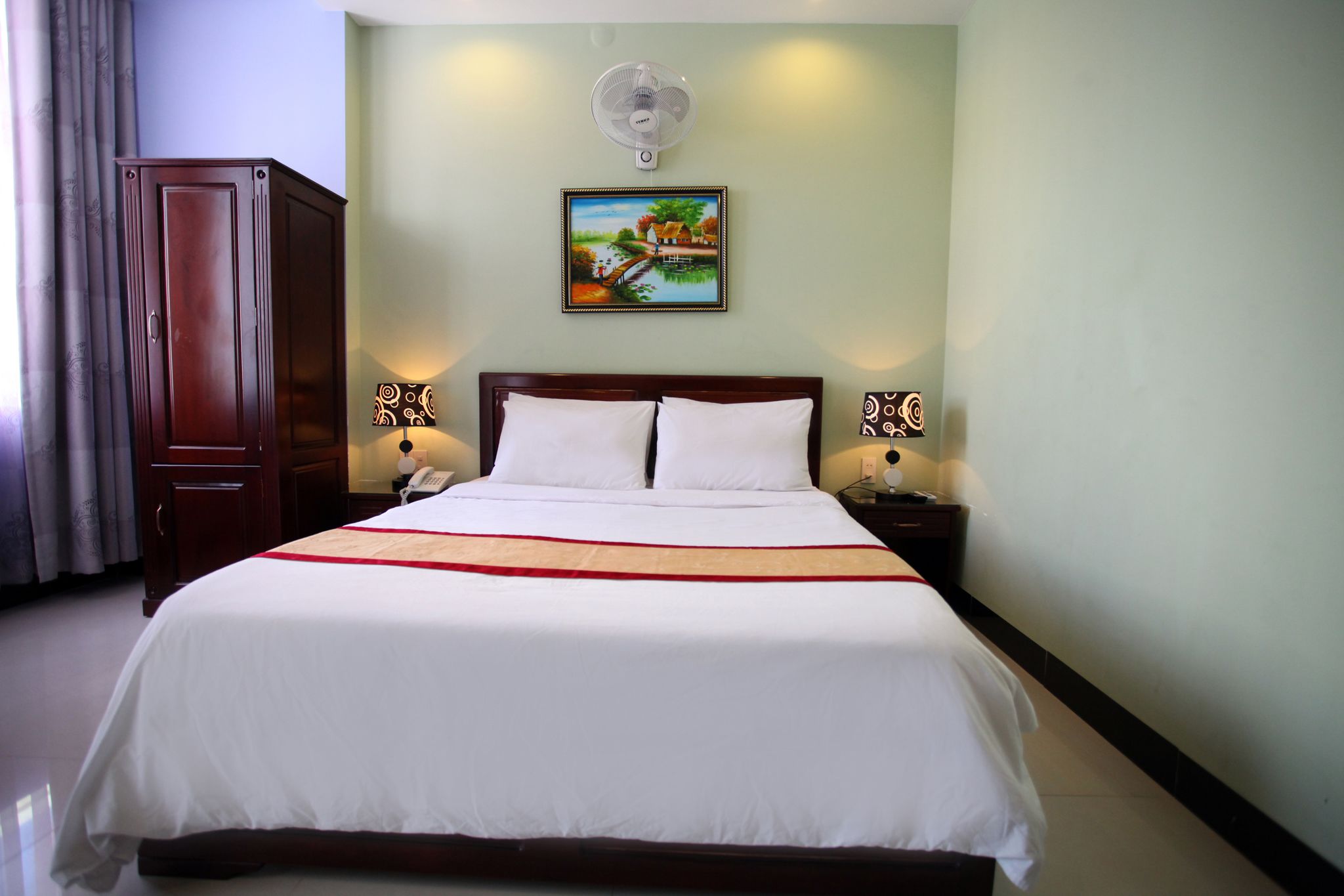 deluxe double room with windows, city view | minibar, individually furnished, desk, blackout curtains